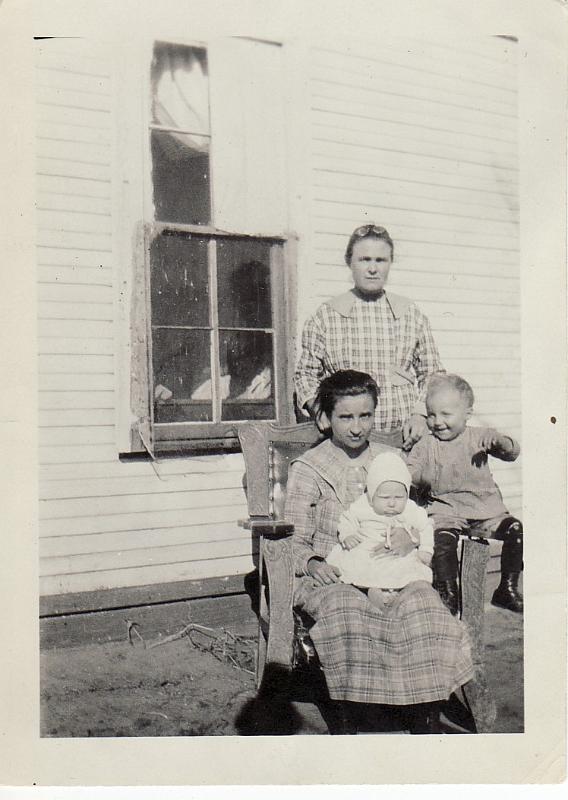 Elmer, Mother, Bulah, & first kids.jpg
